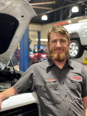 Staff member CHRIS THOMAS from 28ff7fe87eca