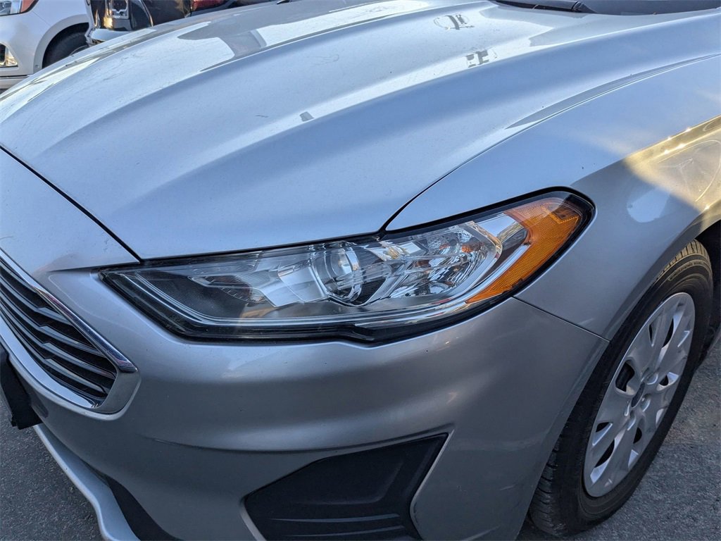 2020 Ford Fusion S photo 2