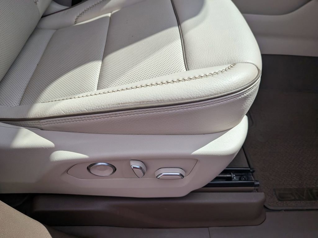 2023 GMC Yukon Denali - Photo 28