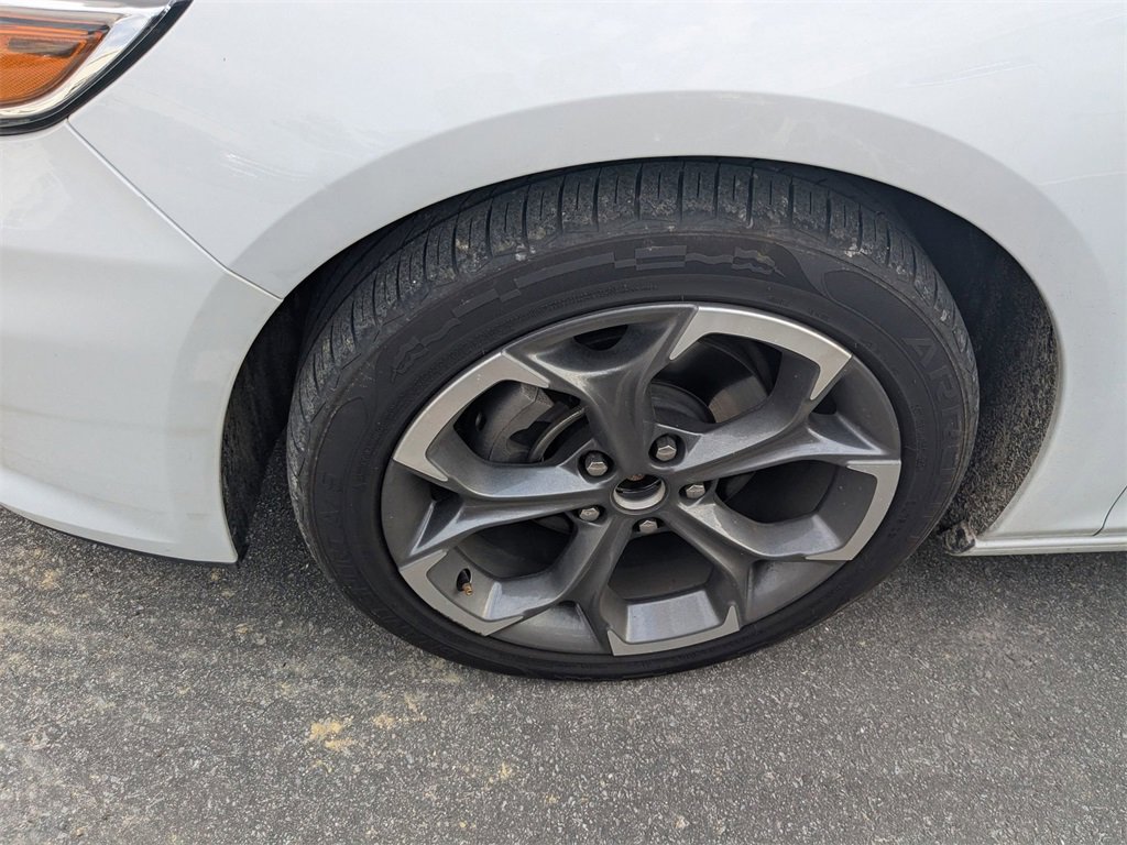 2024 Chevrolet Malibu 1LT photo 3