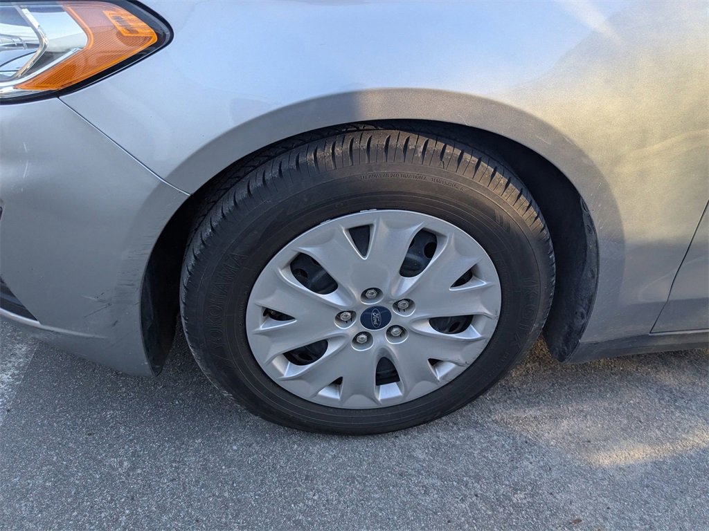 2020 Ford Fusion S photo 3