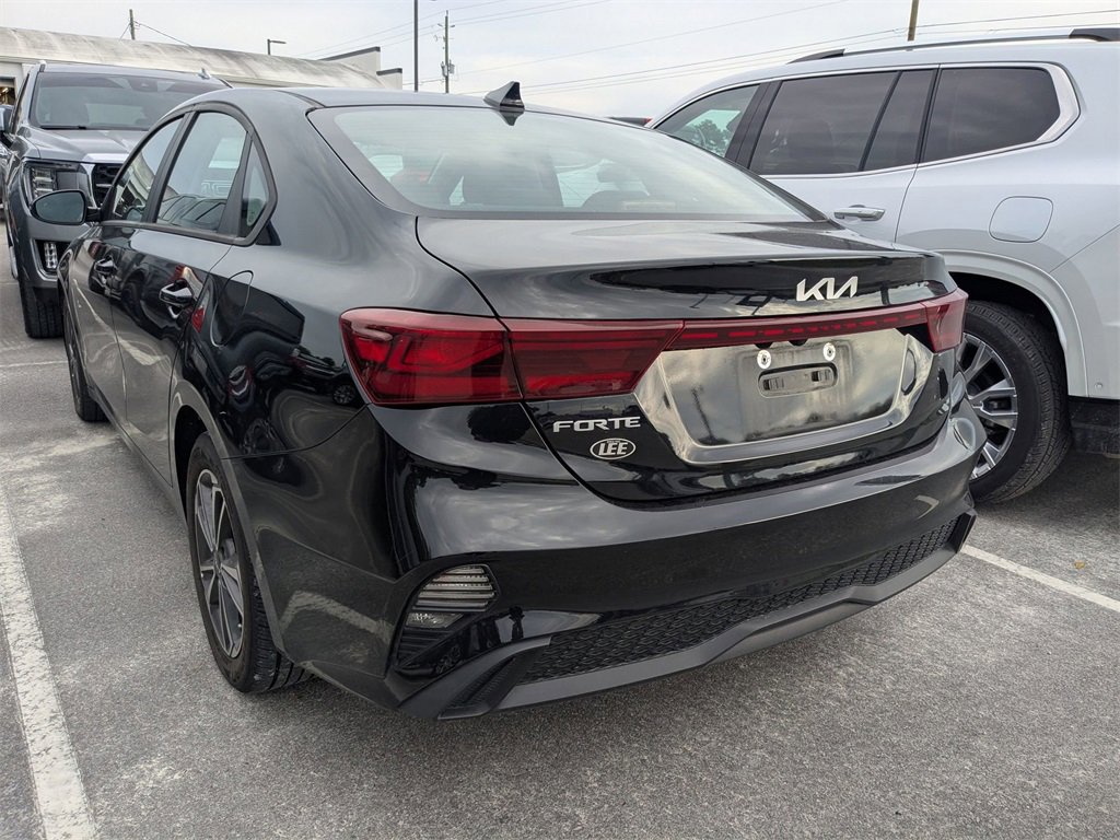 2023 Kia Forte LXS photo 2