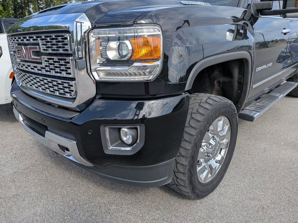 2019 GMC Sierra 4WD Crew Cab Standard Box Denali's photo