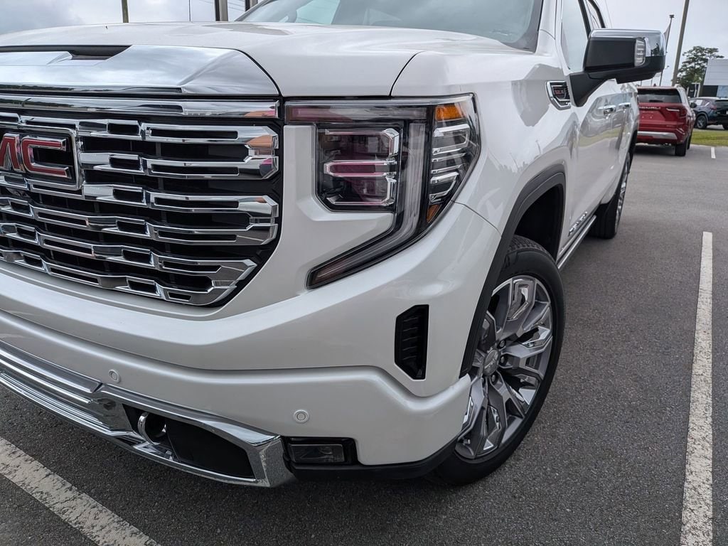 2023 GMC Sierra 4WD Crew Cab Short Box Denali's photo