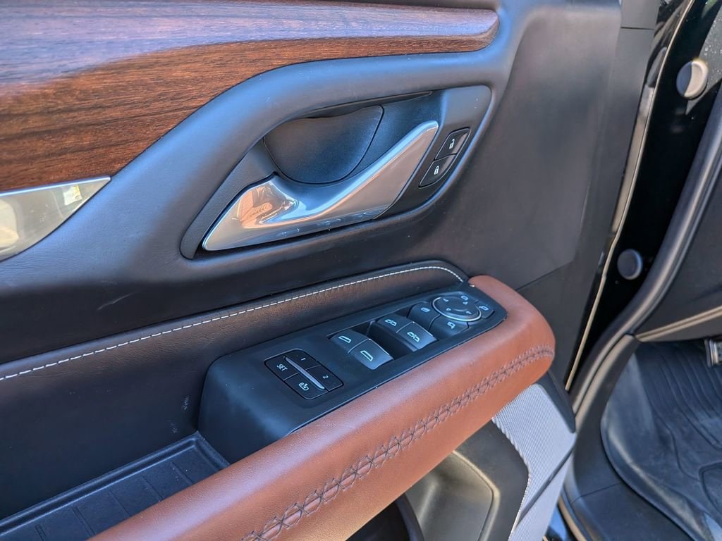 2024 GMC Yukon Denali Ultimate - Photo 8