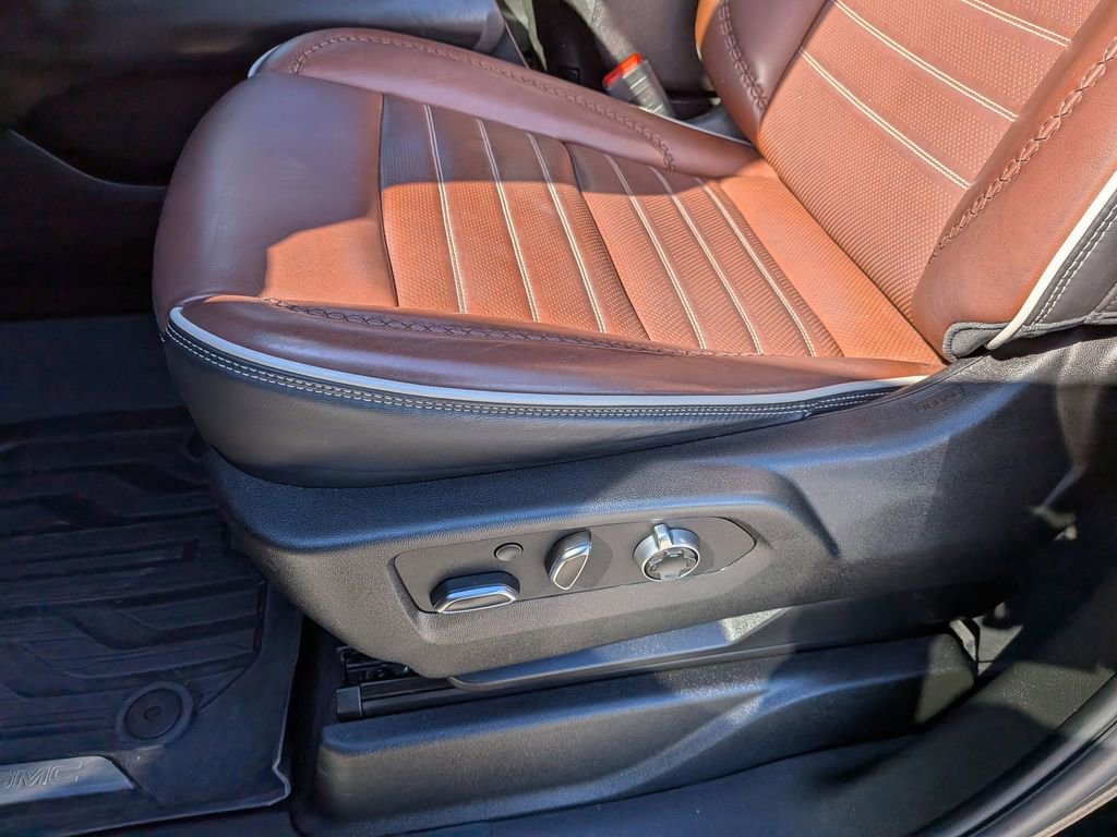 2024 GMC Yukon Denali Ultimate - Photo 10