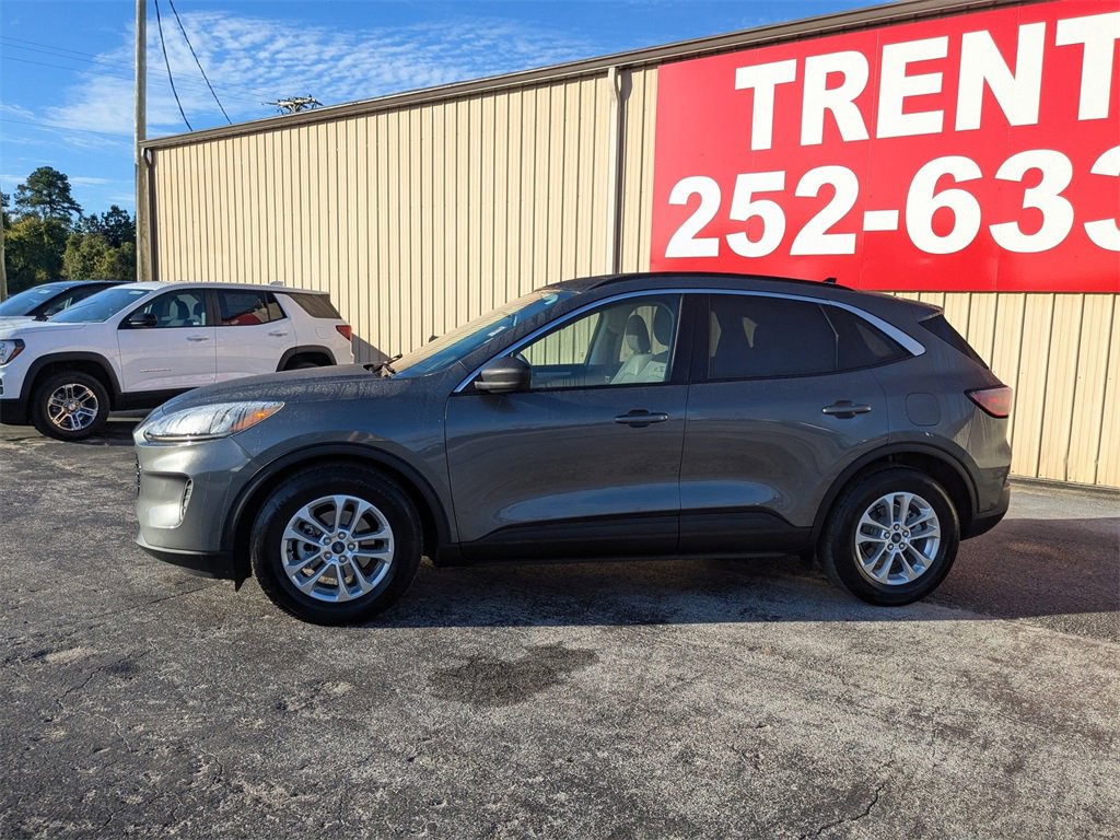 2022 Ford Escape SE photo 2