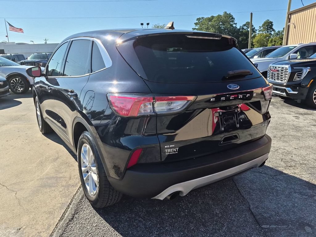 Used 2021 Ford Escape SE with VIN 1FMCU9G69MUA31824 for sale in New Bern, NC