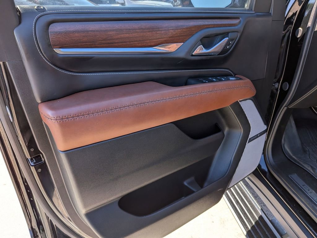 2024 GMC Yukon Denali Ultimate - Photo 7