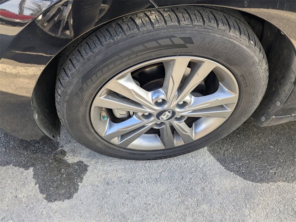 Used 2017 Hyundai Elantra SE Sedan