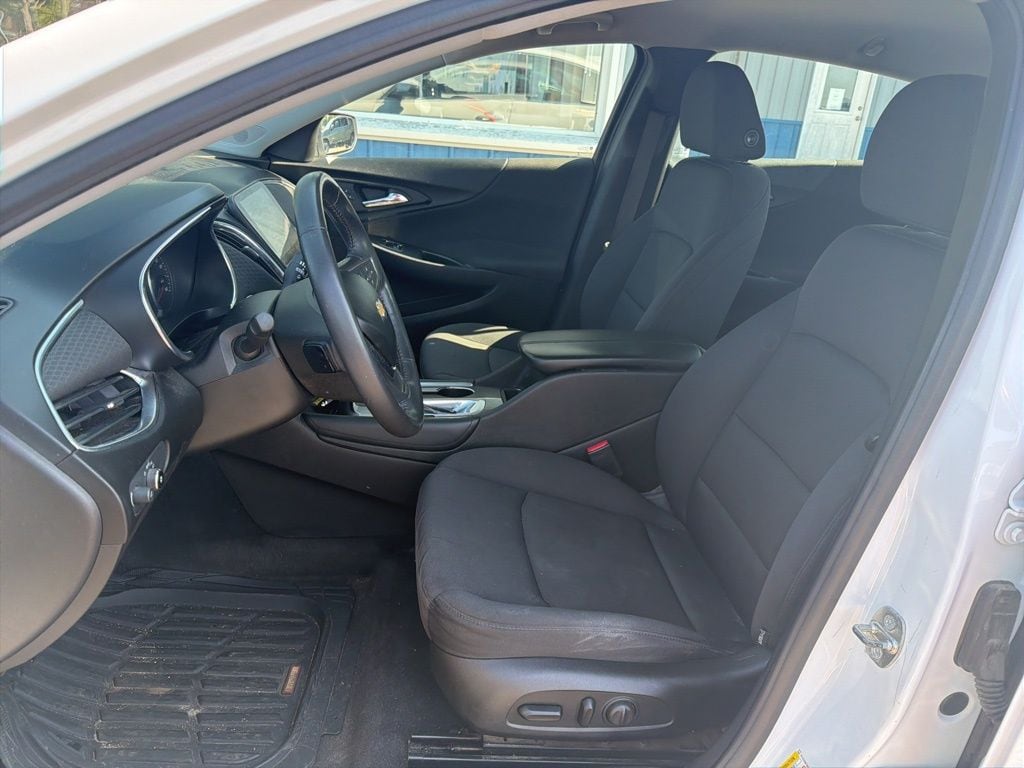 2016 Chevrolet Malibu 1LT photo 4
