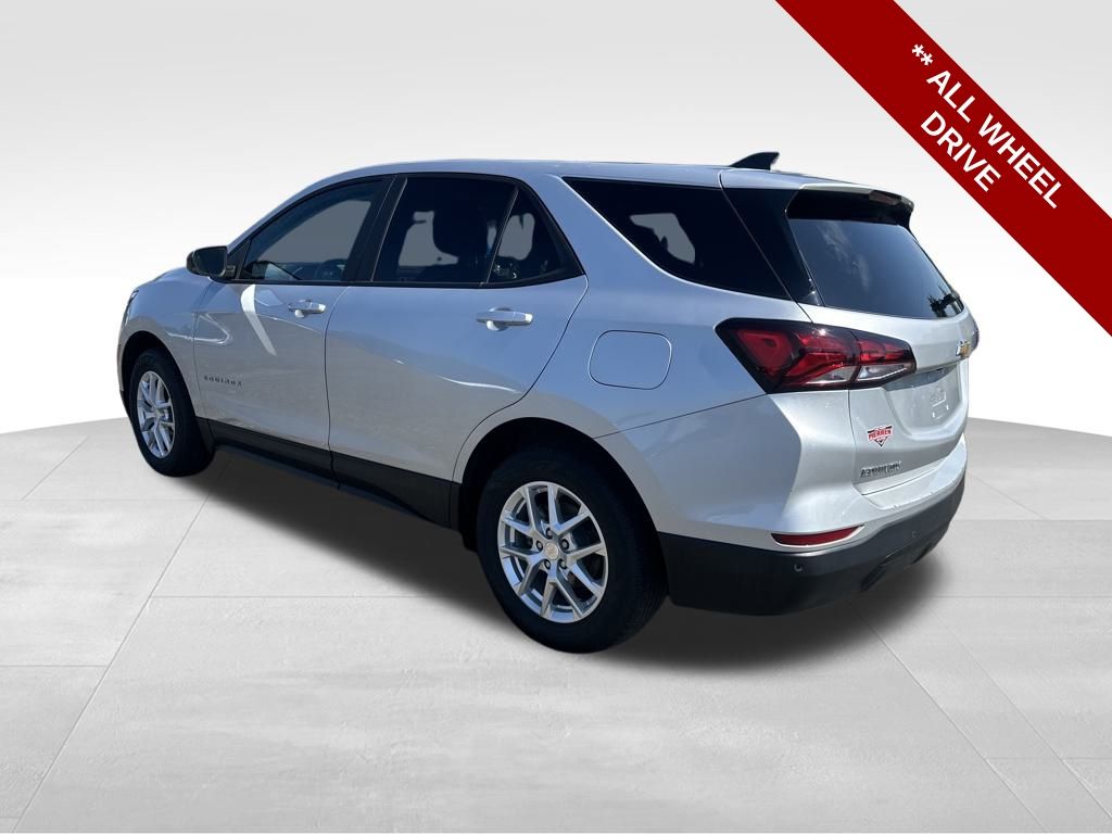 2022 Chevrolet Equinox LS photo 3