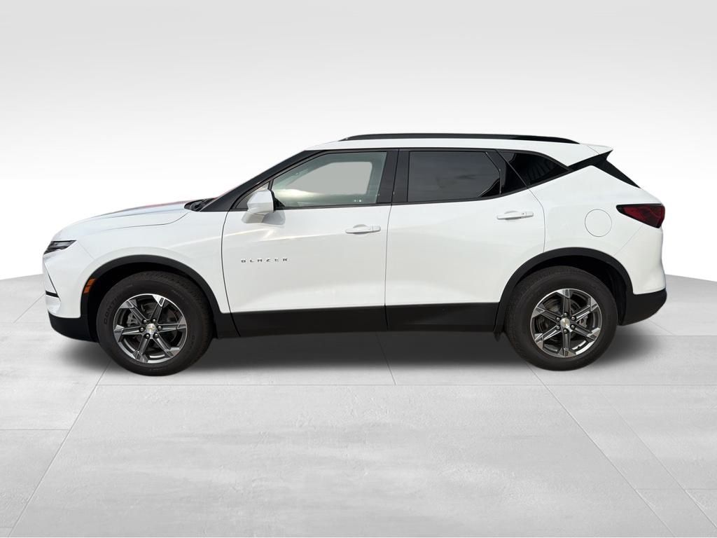 2024 Chevrolet Blazer 2LT photo 2