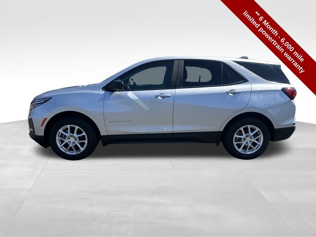 2022 Chevrolet Equinox LS photo 2