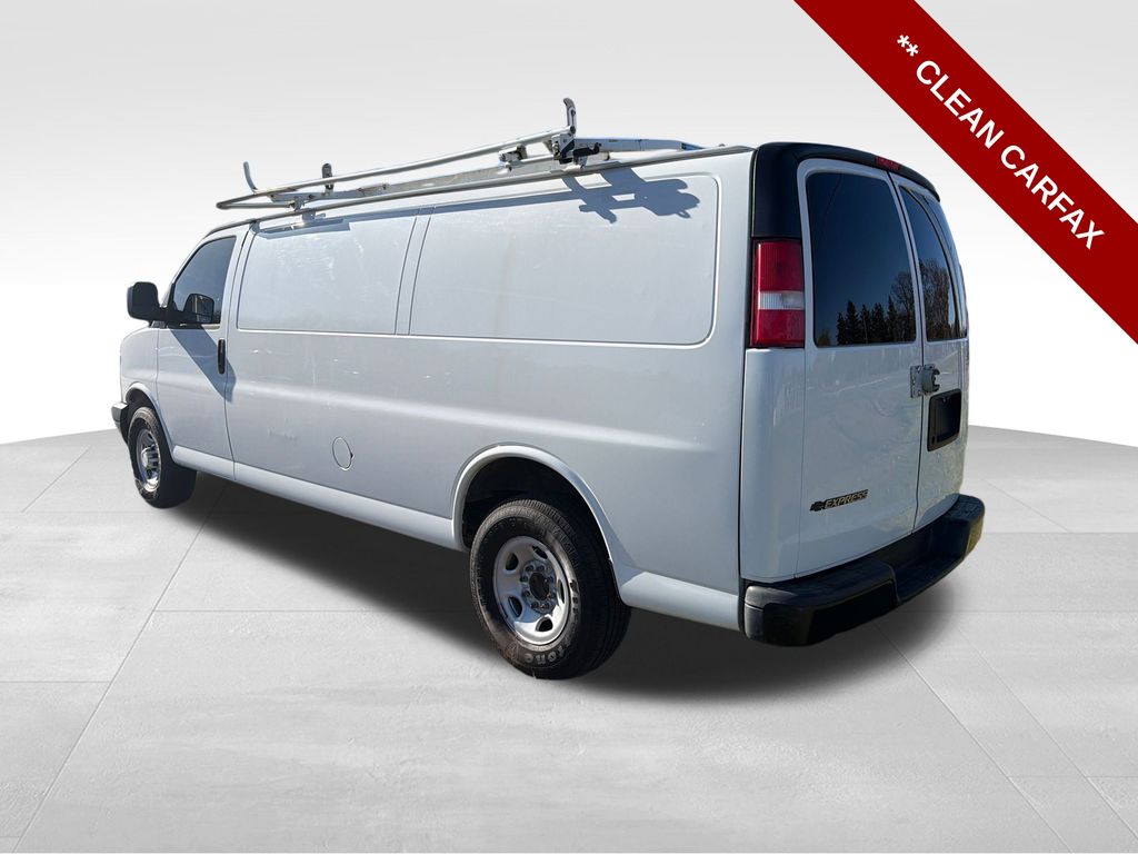 2016 Chevrolet Express 3500 Work Van photo 3