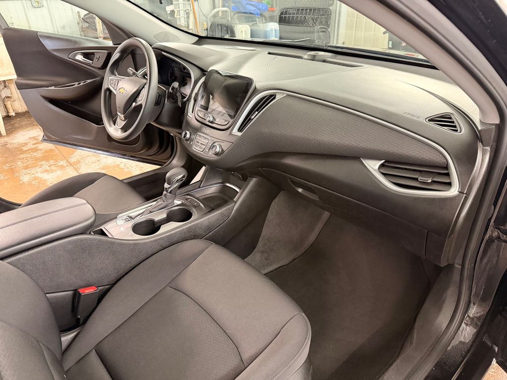 2024 Chevrolet Malibu 1LT - Photo 30
