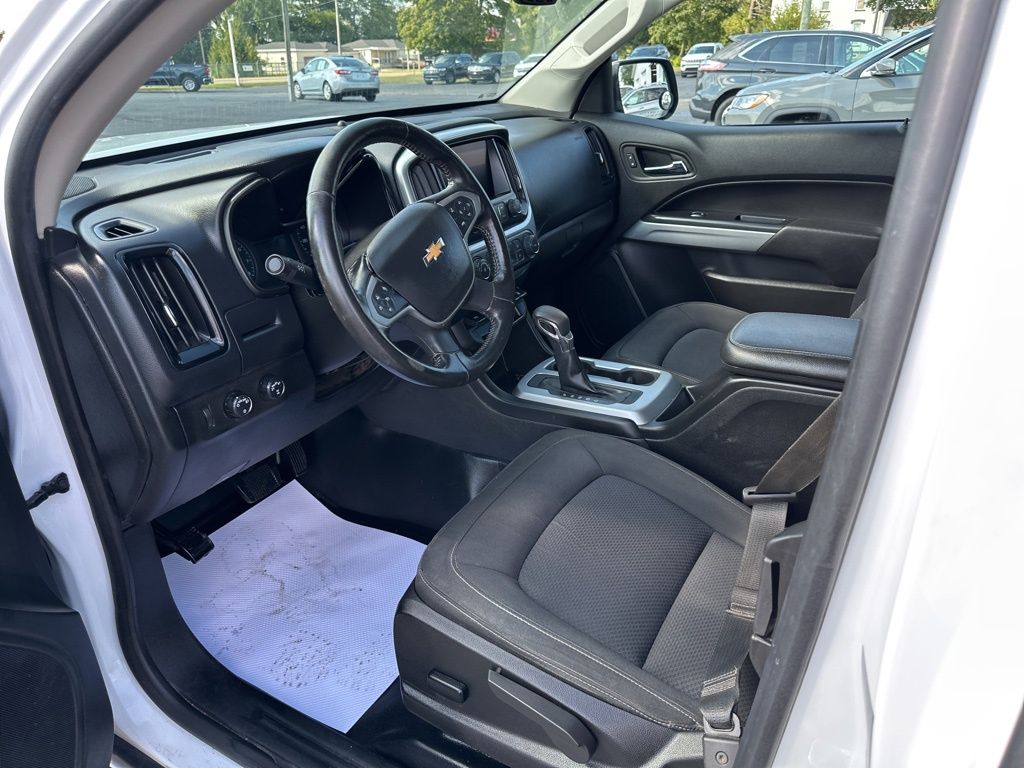 2022 Chevrolet Colorado LT photo 2