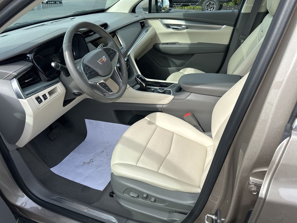 2022 Cadillac XT5 Premium Luxury photo 2