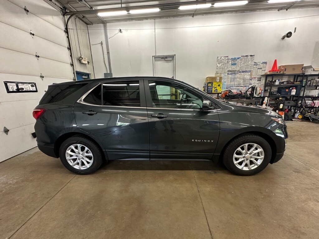 2021 Chevrolet Equinox LT photo 2
