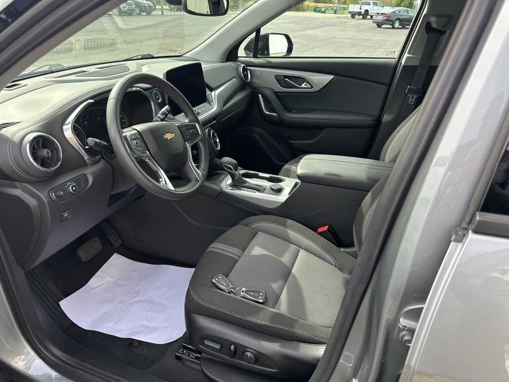 2023 Chevrolet Blazer 2LT photo 2