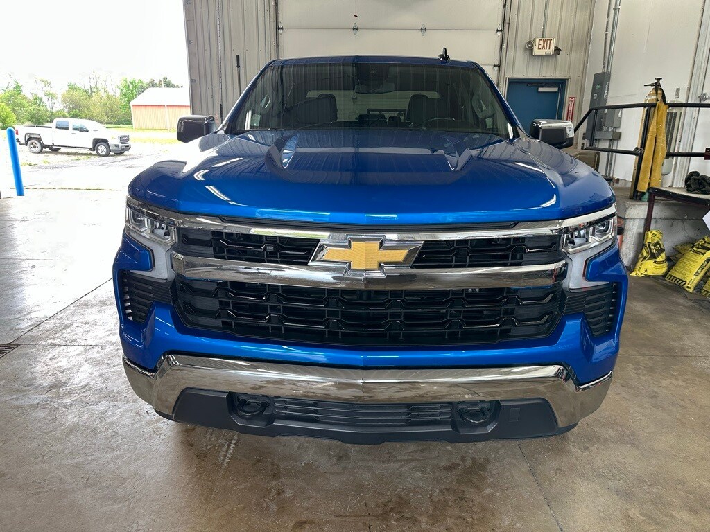 2022 Chevrolet Silverado 1500 LT photo 2