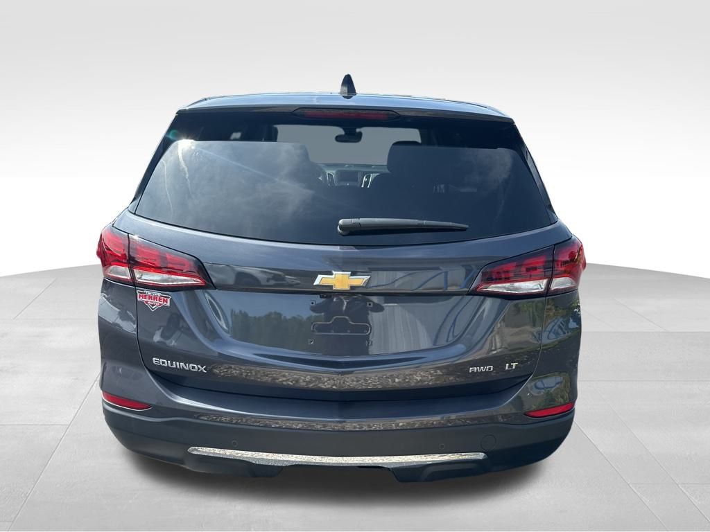 2022 Chevrolet Equinox LT photo 2