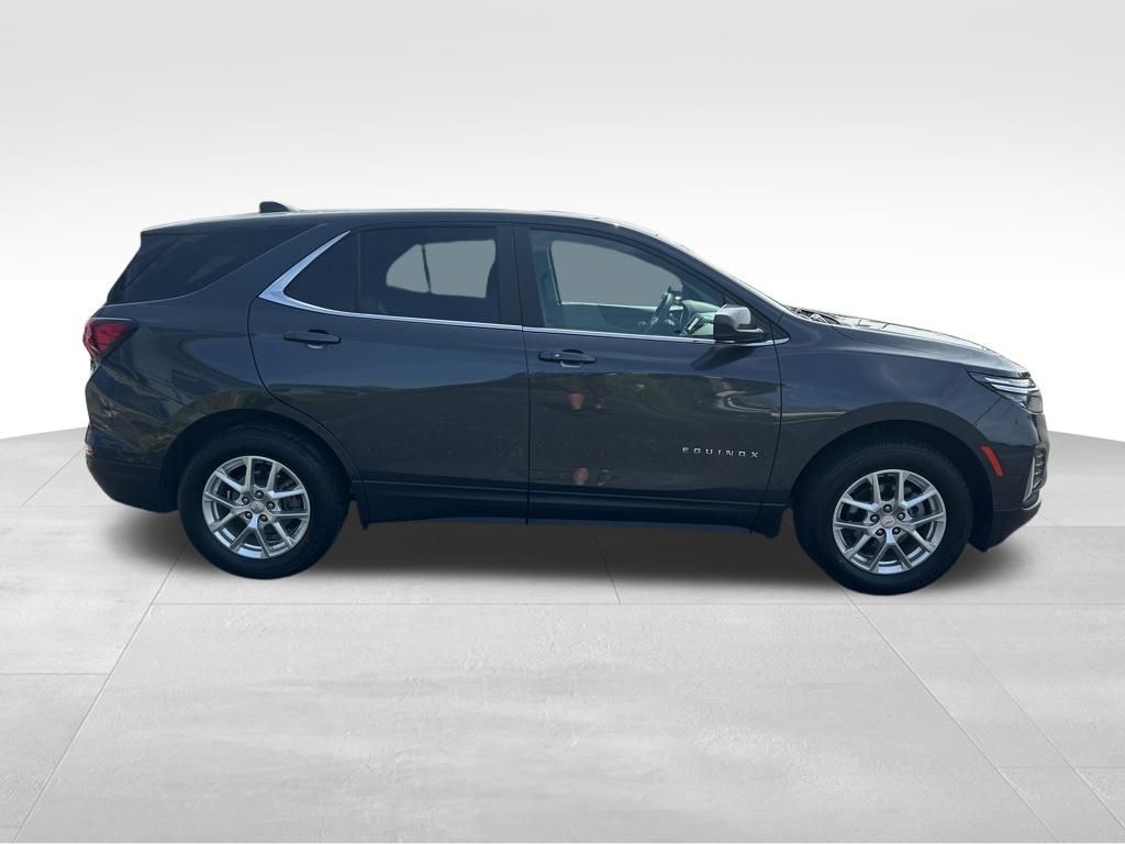 2022 Chevrolet Equinox LT photo 3