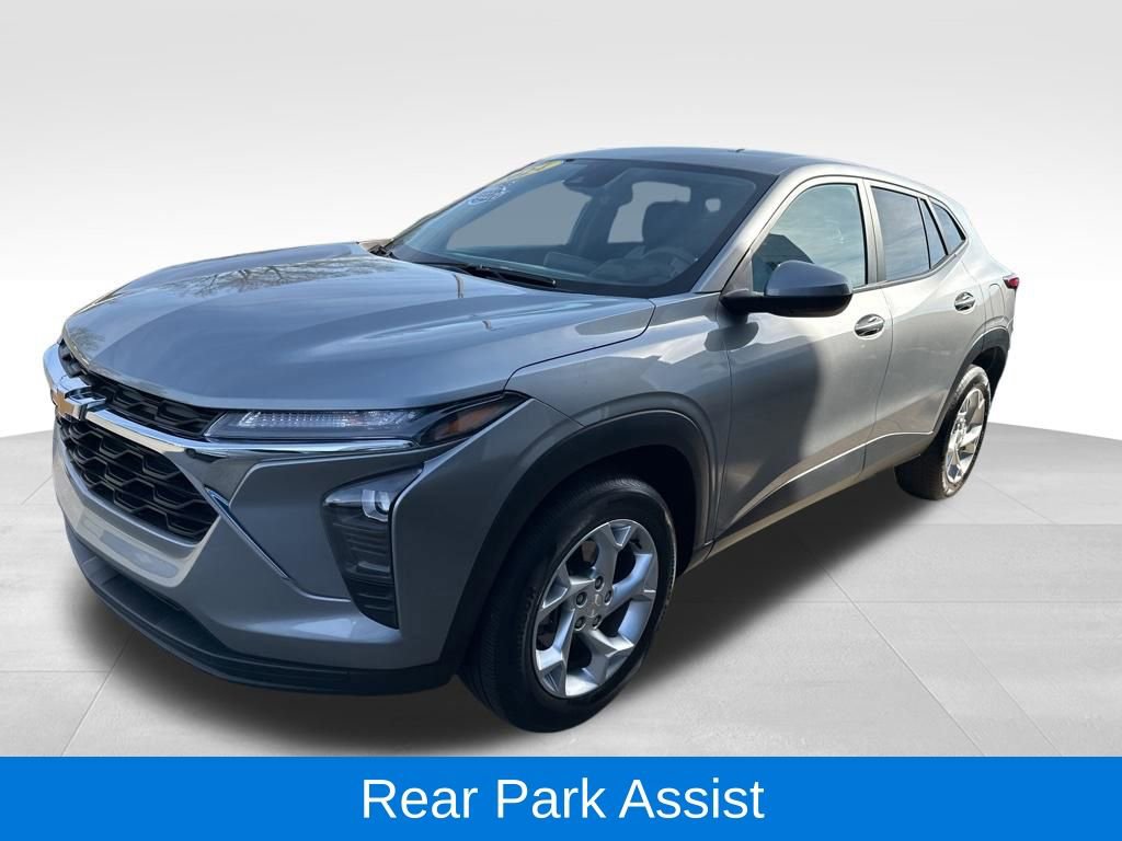 2024 Chevrolet Trax LS - Photo 6