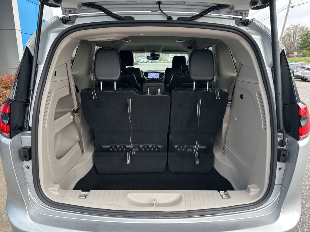 2024 Chrysler Pacifica Touring L - Photo 11