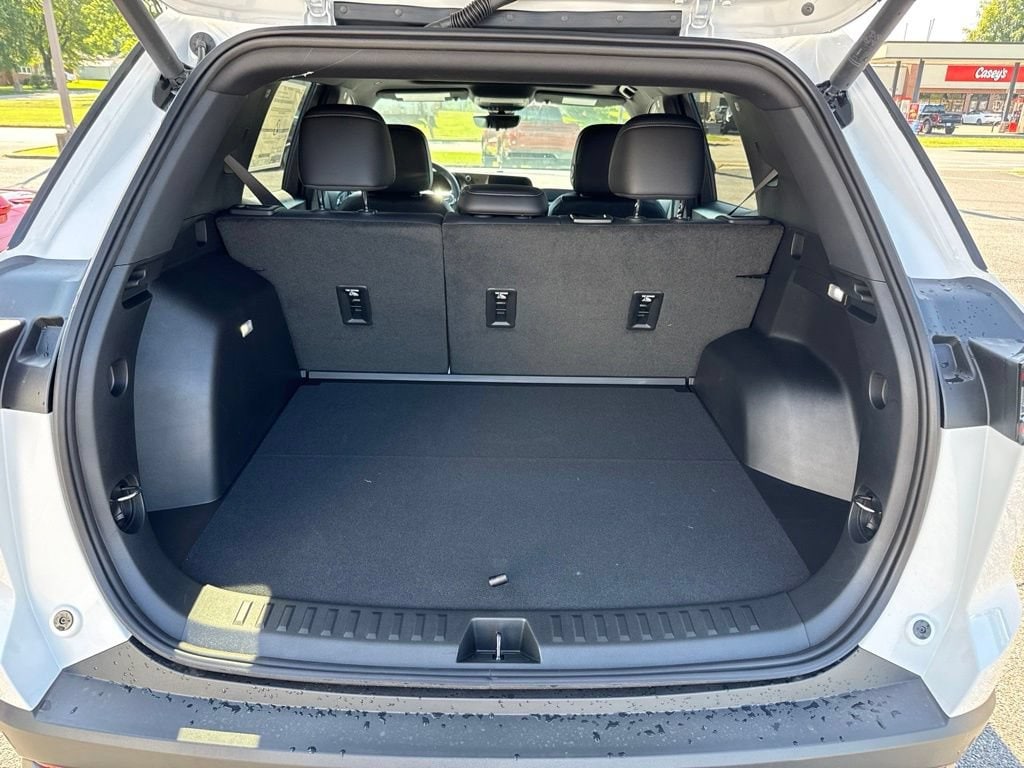 2027 Chevrolet Equinox LT - Photo 9