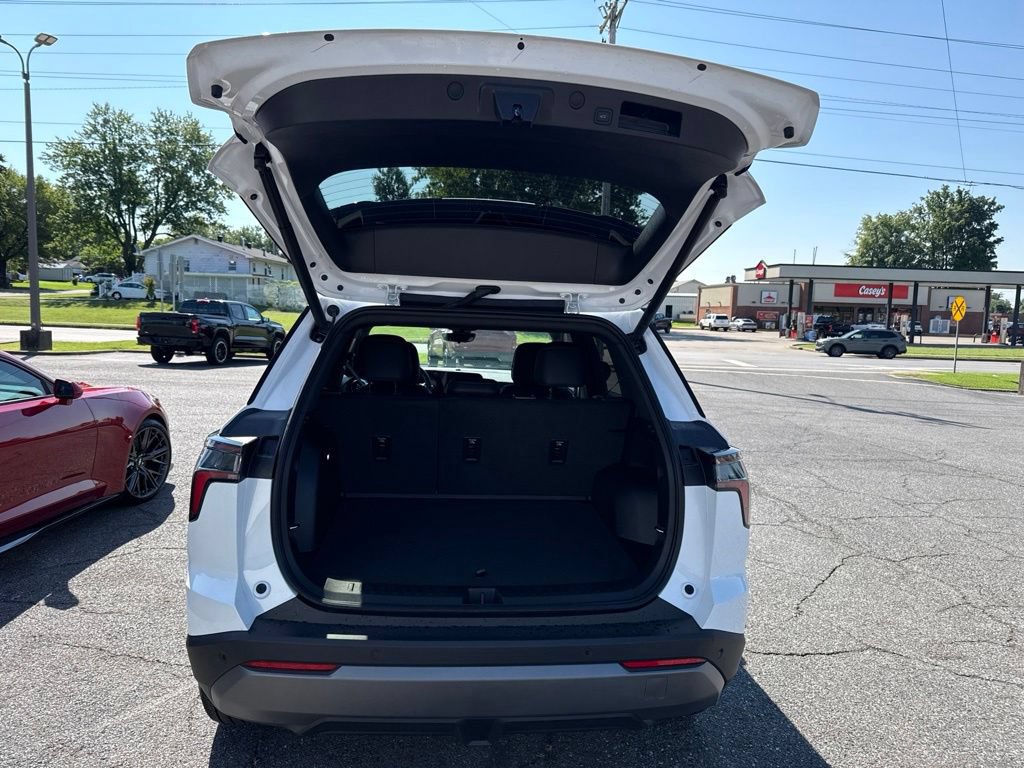 2027 Chevrolet Equinox LT - Photo 8