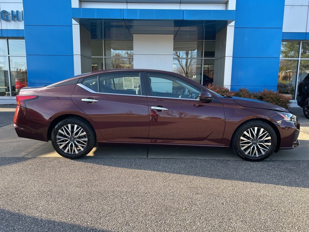 Used 2023 Nissan Altima 2.5 SV
