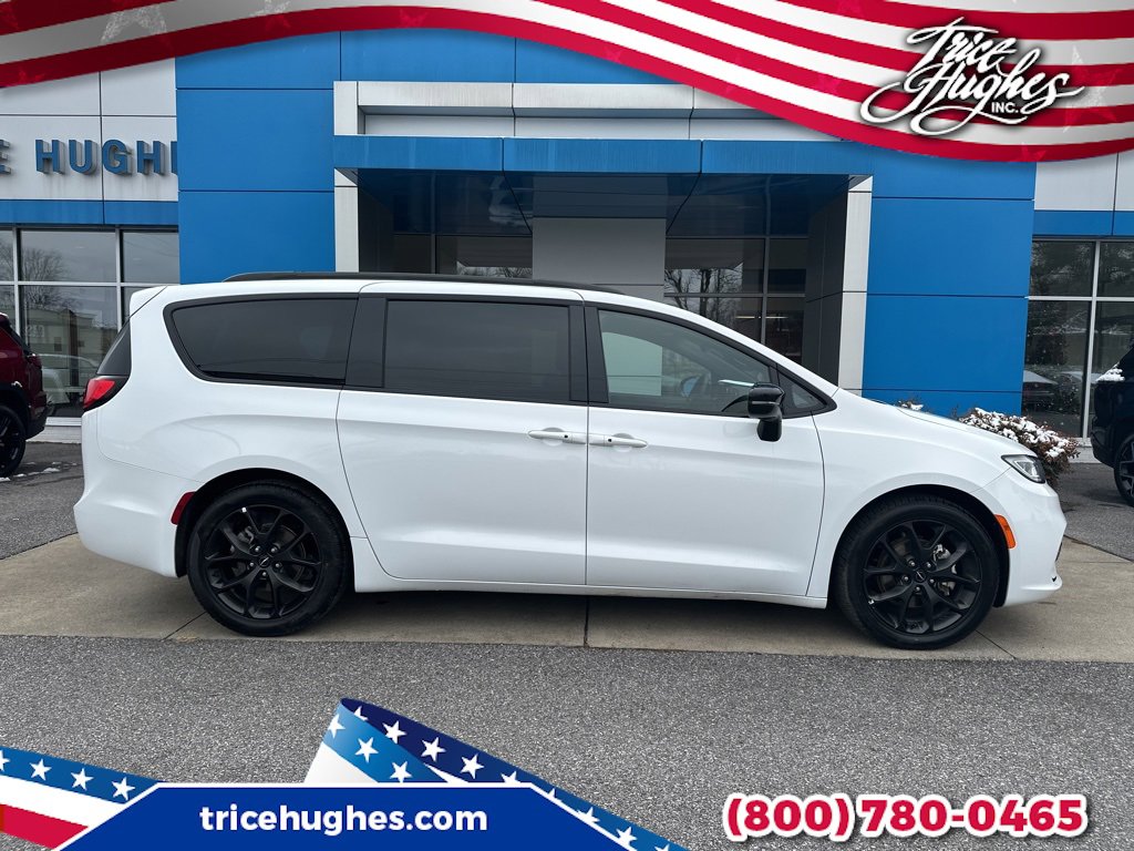 2025 Chrysler Pacifica Limited's photo