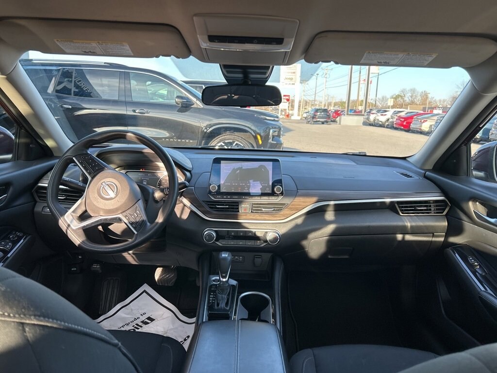 Used 2023 Nissan Altima 2.5 SV