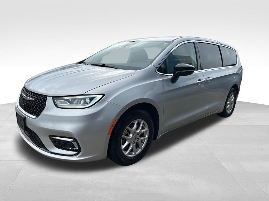 2024 Chrysler Pacifica Touring L - Photo 6