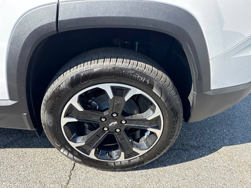 2027 Chevrolet Equinox LT - Photo 6