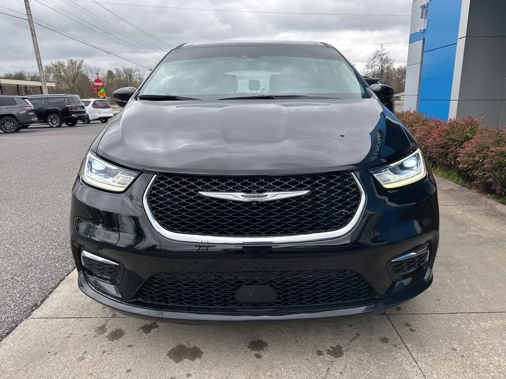 Used 2024 Chrysler Pacifica Touring L