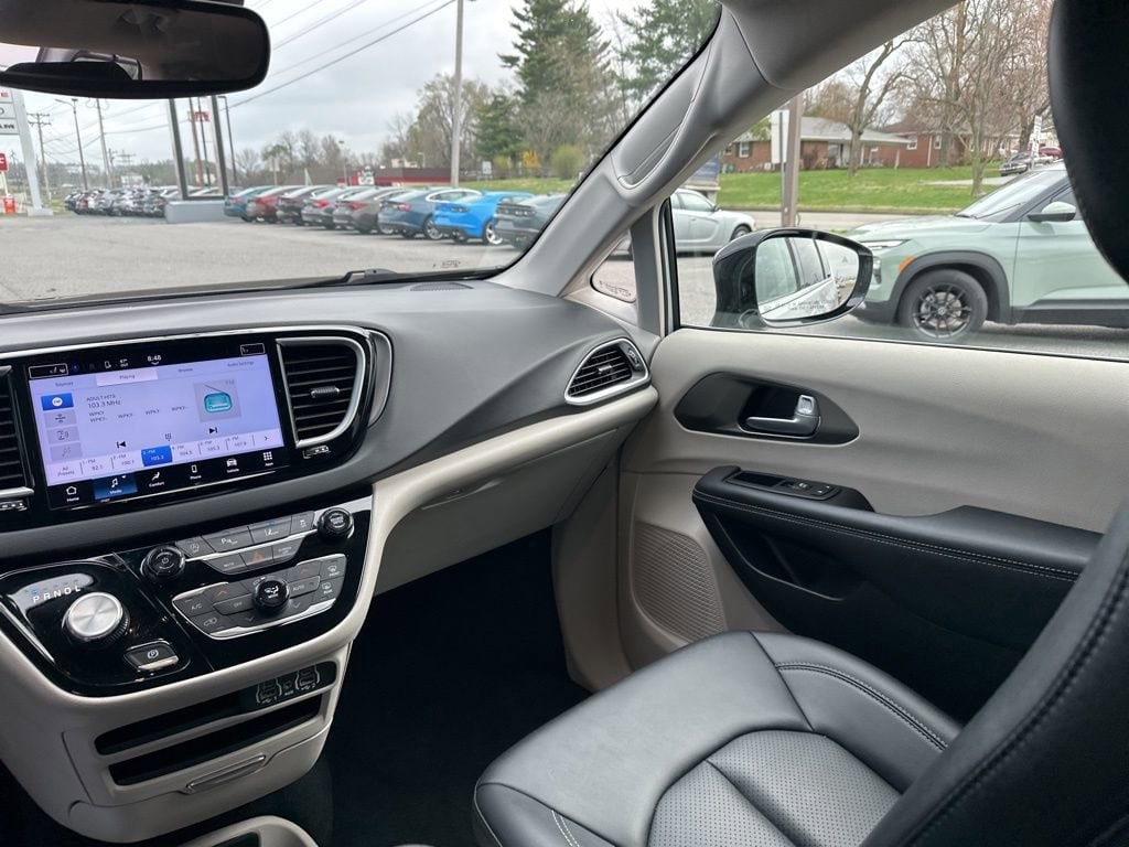 2024 Chrysler Pacifica Touring L - Photo 16