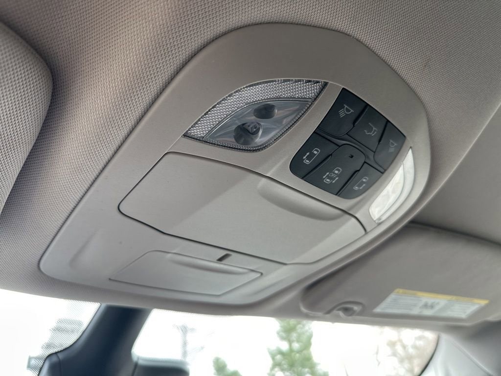 2024 Chrysler Pacifica Touring L - Photo 28