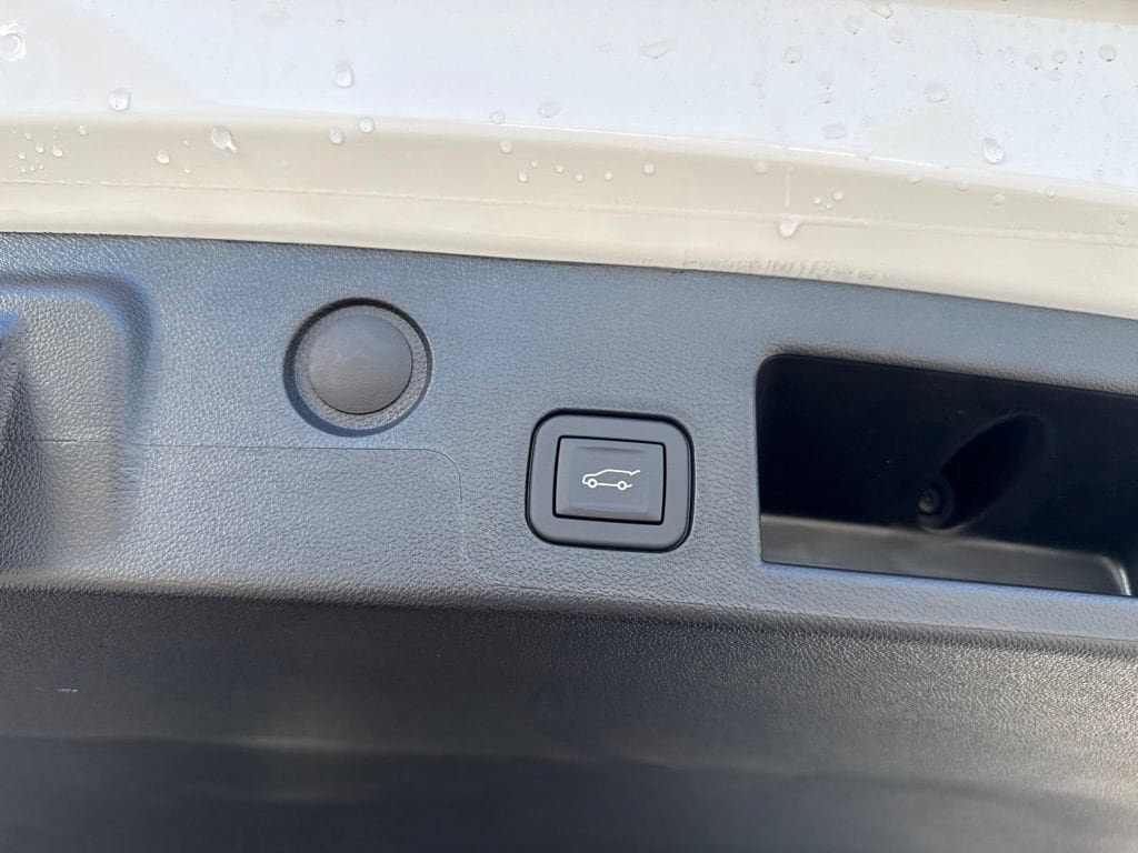 2027 Chevrolet Equinox LT - Photo 11