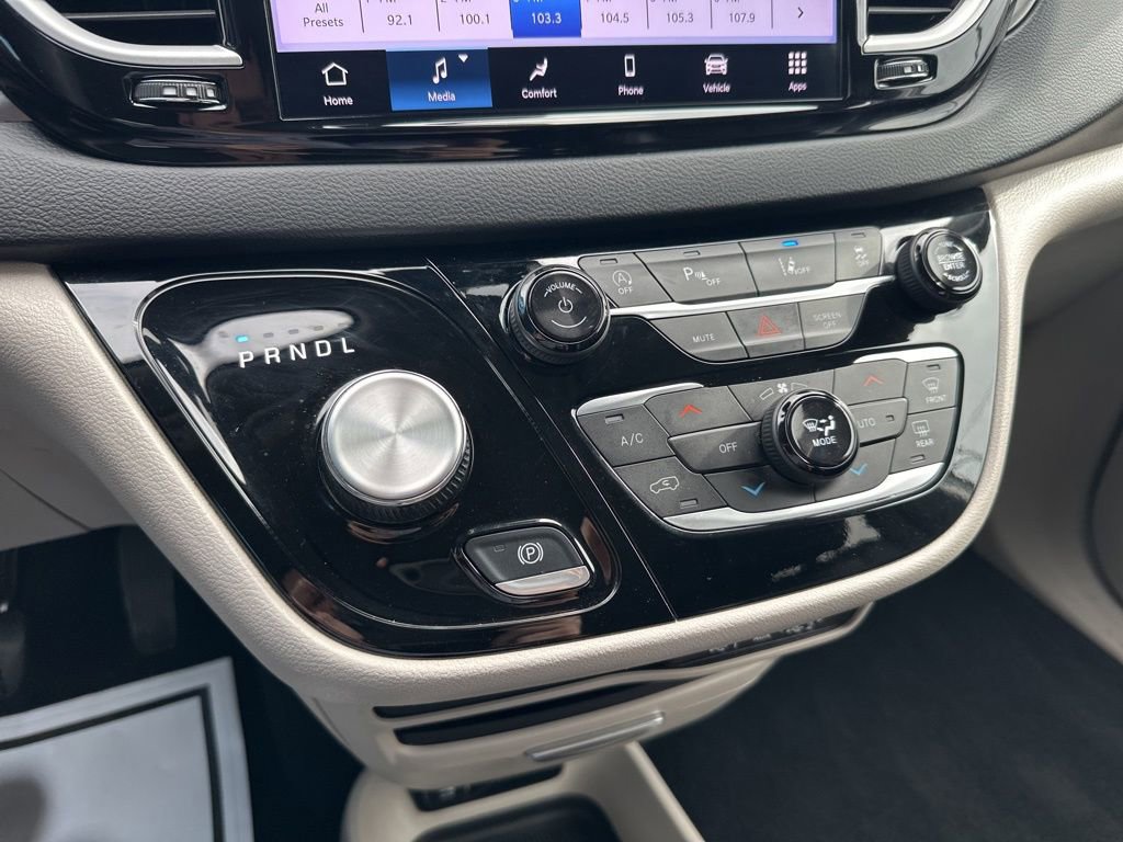 2024 Chrysler Pacifica Touring L - Photo 26