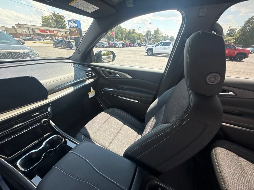2026 Chevrolet Traverse LT - Photo 18