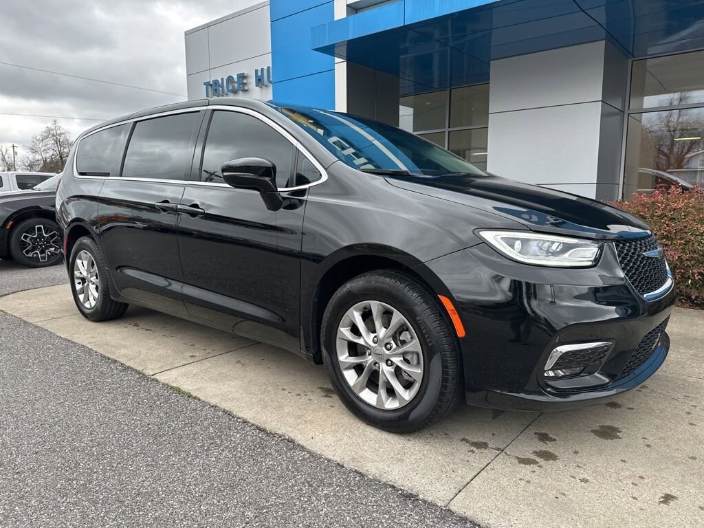 Used 2024 Chrysler Pacifica Touring L