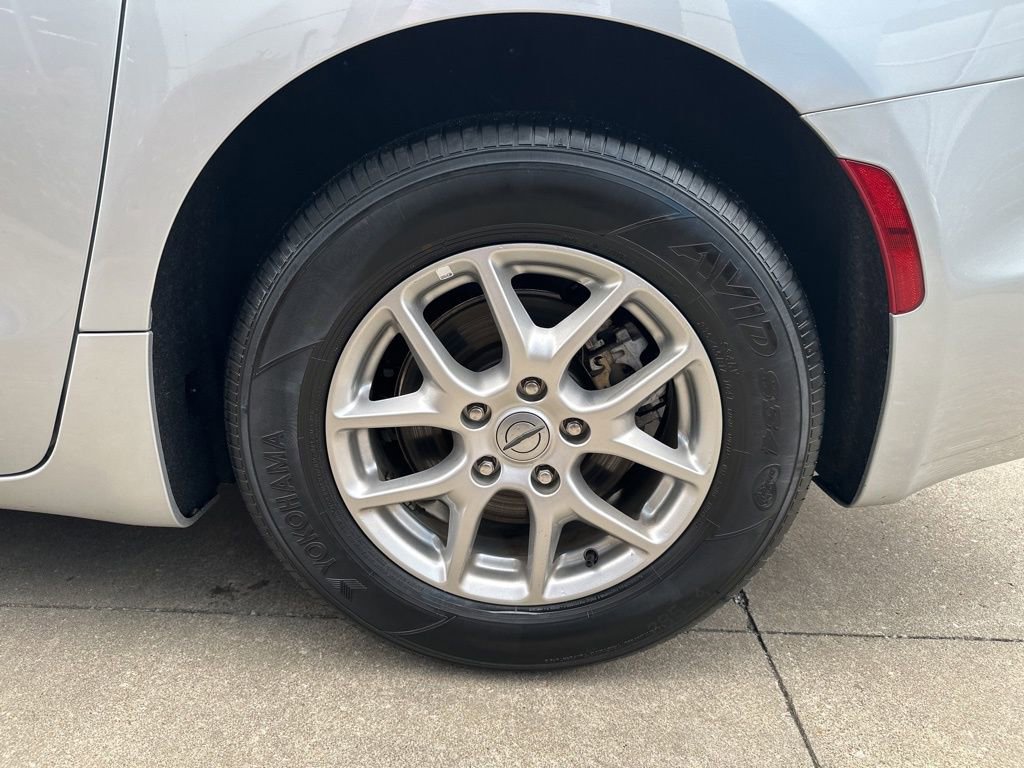 2024 Chrysler Pacifica Touring L - Photo 7