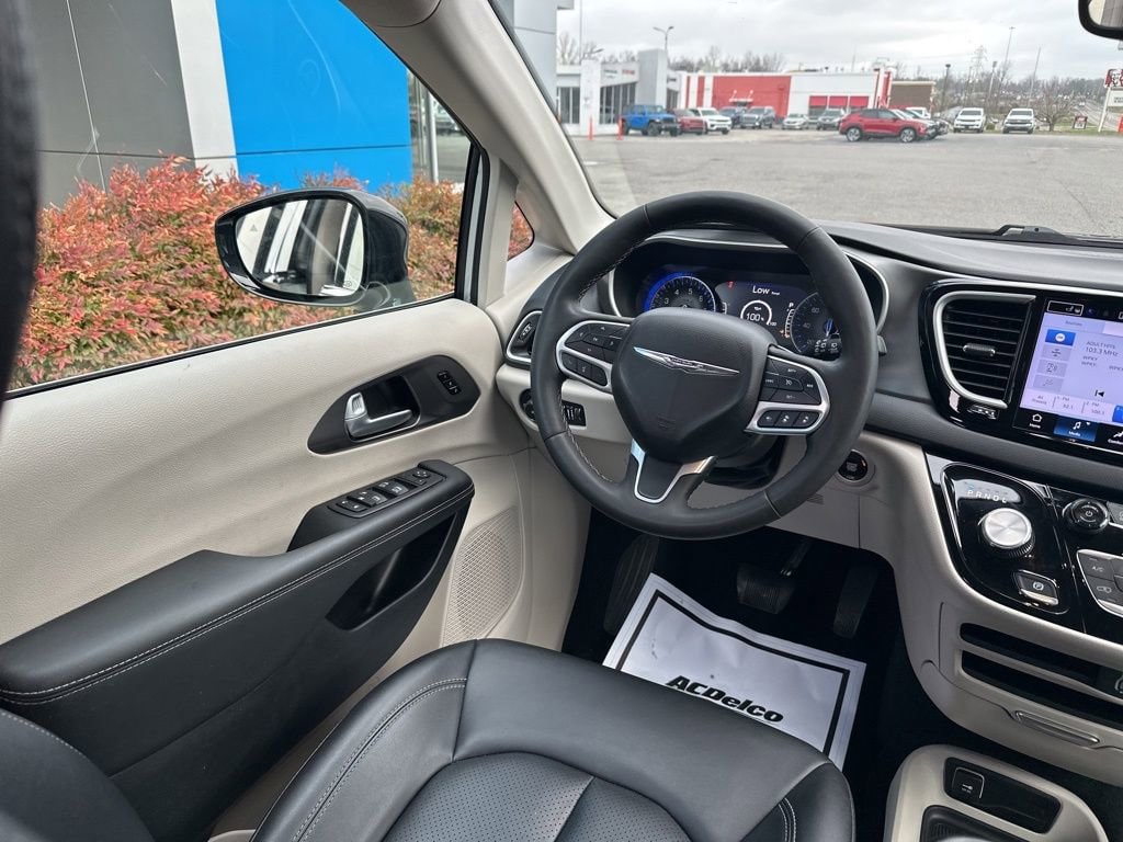 2024 Chrysler Pacifica Touring L - Photo 15