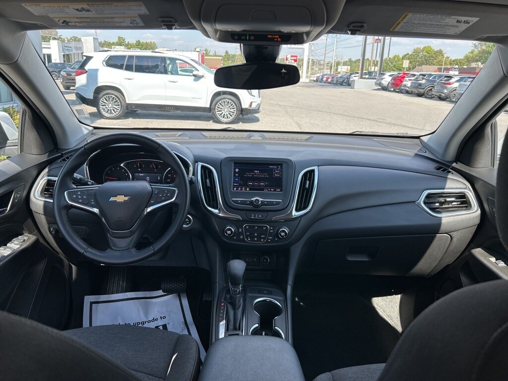 2024 Chevrolet Equinox LT photo 2