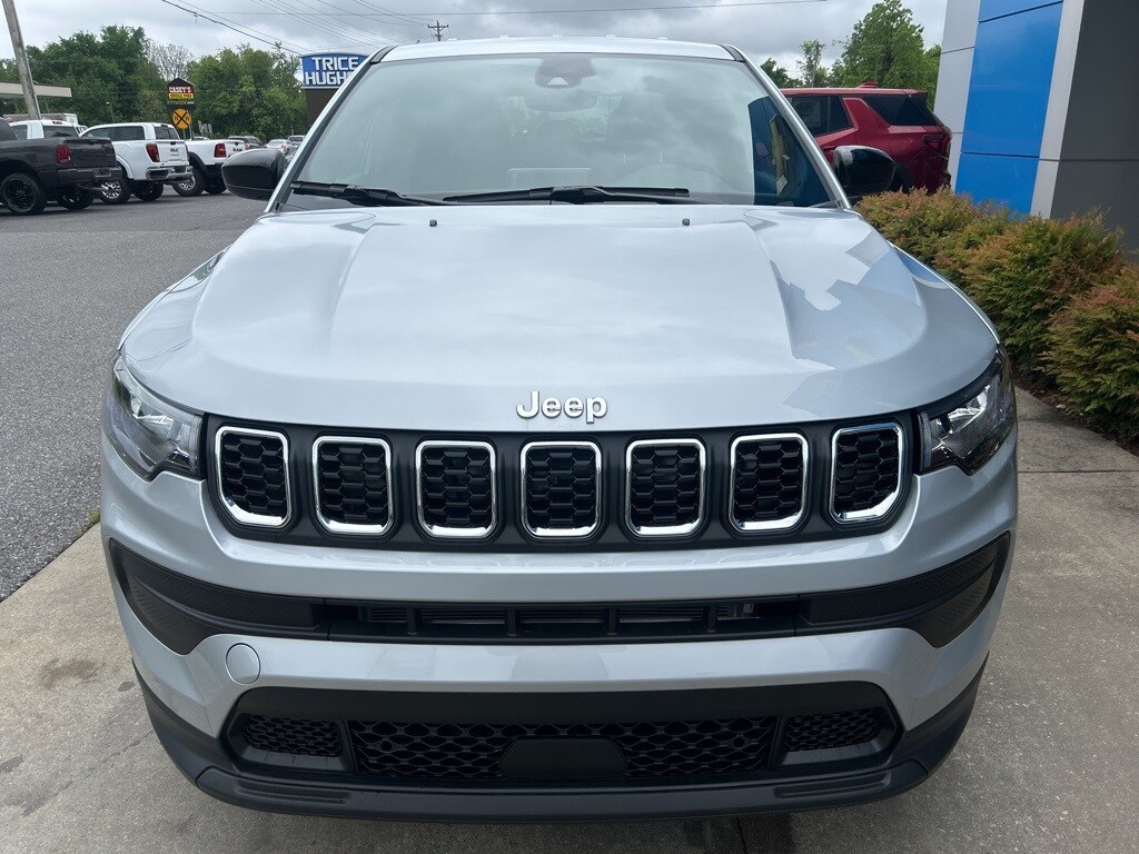 2025 Jeep Compass Sport photo 4