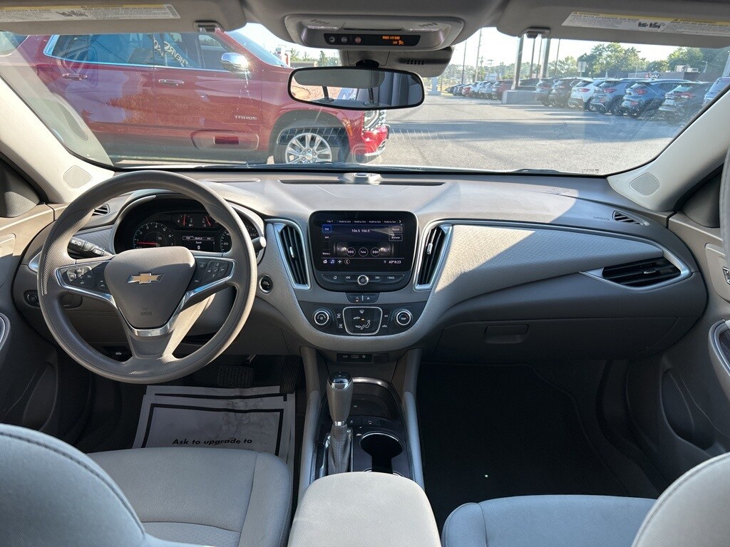 2020 Chevrolet Malibu LS photo 2