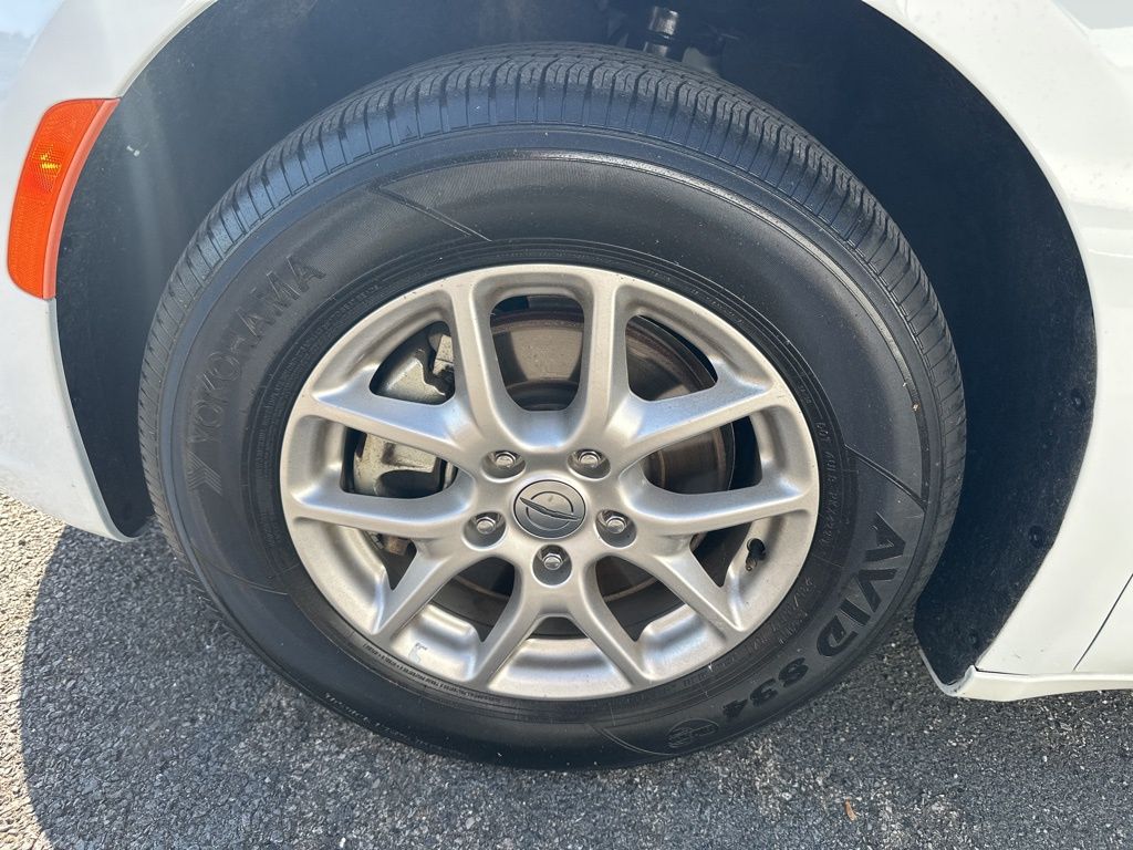 2024 Chrysler Pacifica Touring L - Photo 7