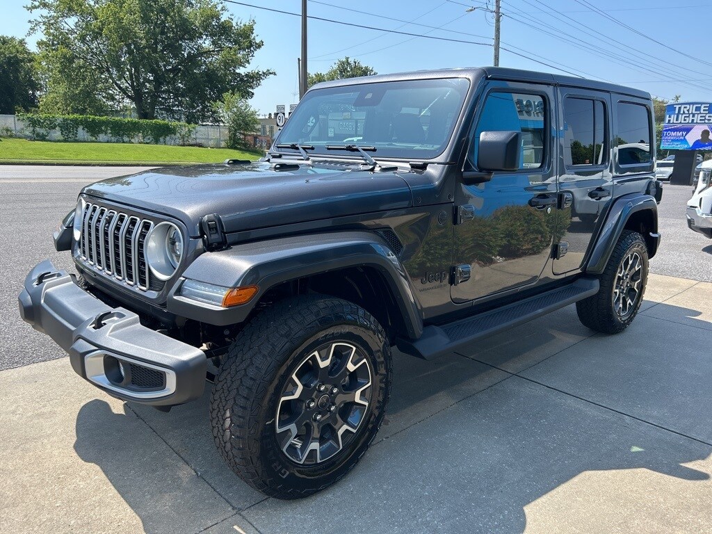 2025 Jeep Wrangler Sahara photo 4